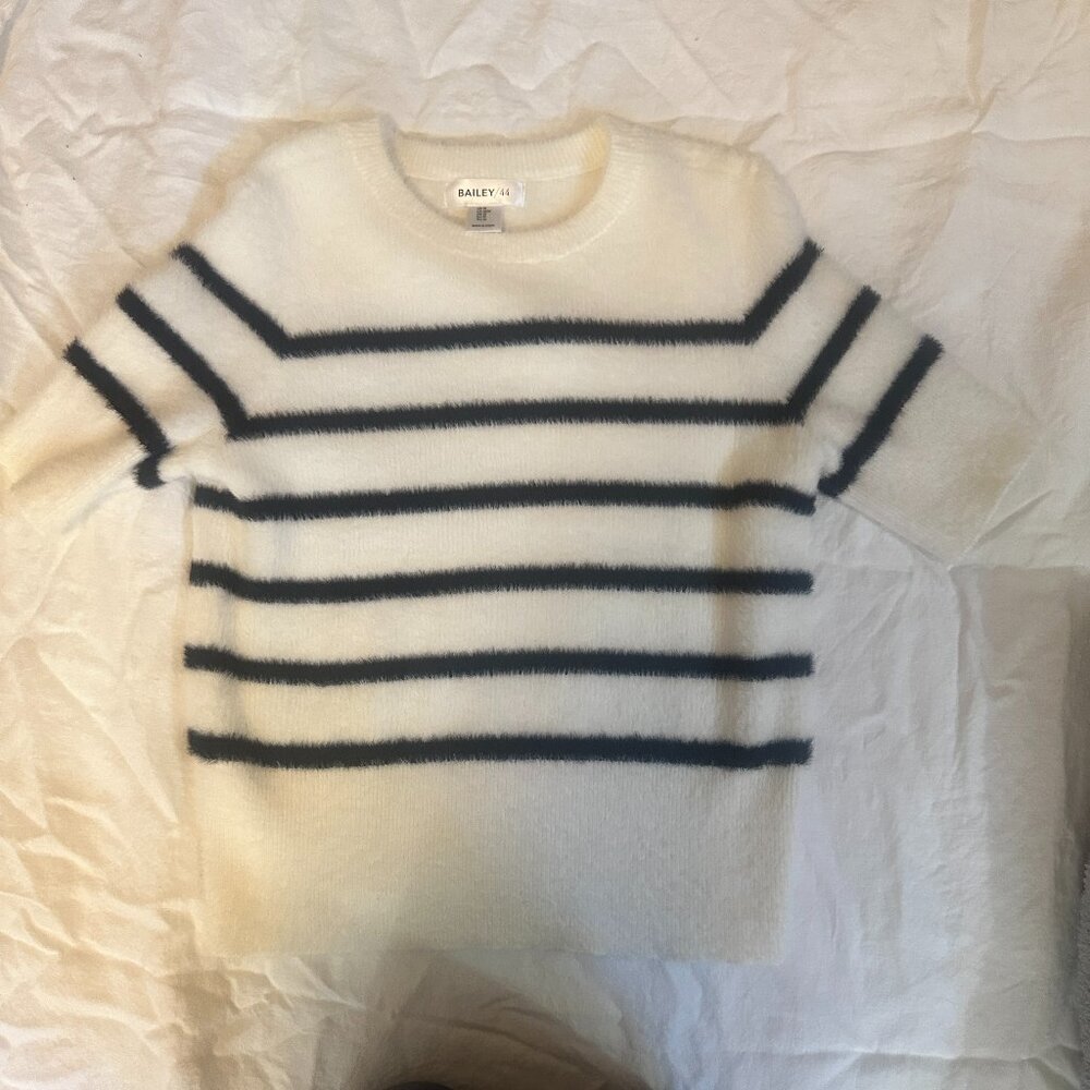 Bailey 44 Women's Soft Cream and Navy Short-Sleeved Sweater